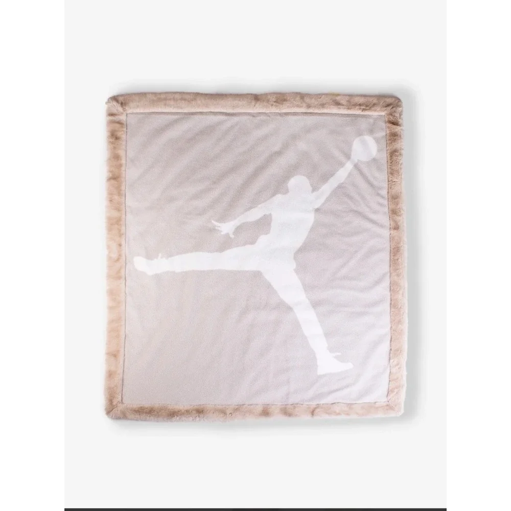Jordan Brooklyn Faux Fur Blanket Holiday 2025 Light Orewood Brown HV4571-104 NWT